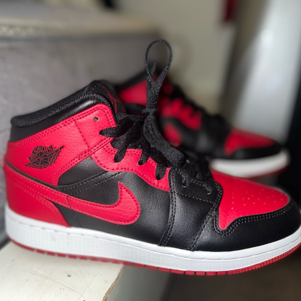 Jordan 1s. SiZe 4y